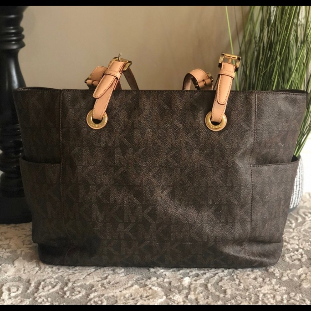 Michael Kors like new tote bag! Retails $350